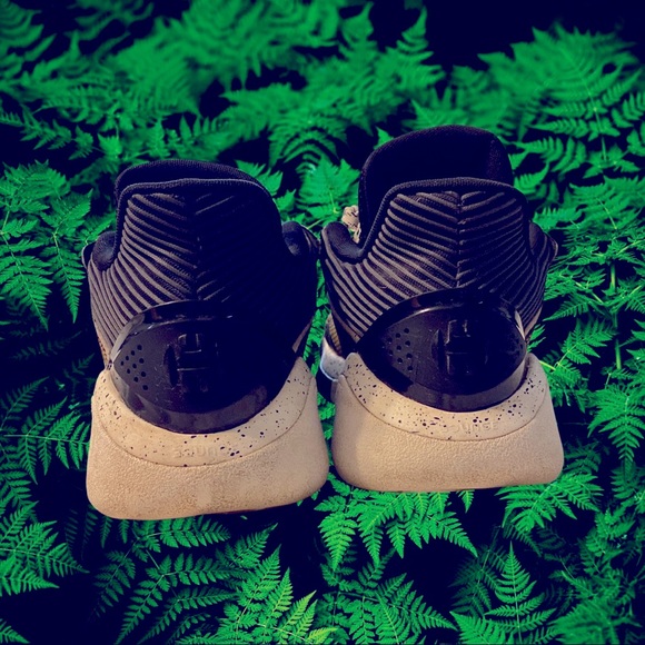 Adidas Harden Stepback Basketball Shoes FX7655 Black Gold Metallic Mens Size 10 - Picture 2 of 4